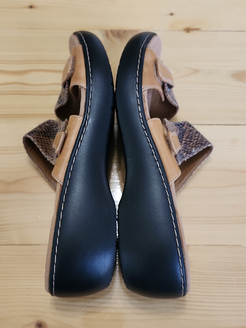 Clarks Collection Delana Fenela Sandals Snakeskin Tan Leather Straps Wedge Sz 11 - Picture 10 of 17